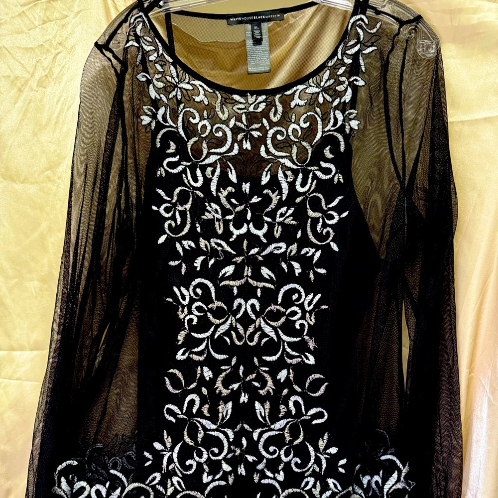 Beautiful White House Black Market Tunic